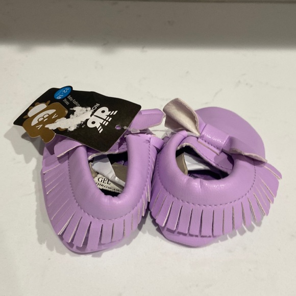 Romirus baby shoes Baby Moccasins bow fringe ๐ First Walkers NWT purple size 3 - Picture 3 of 7